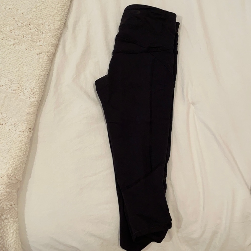 Lululemon cropped leggings with cool design!